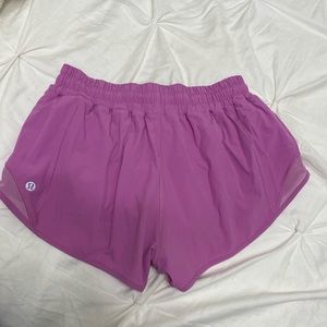 Lululemon hotty hot shorts 2.5”